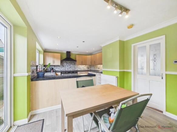 4 bed Semi-Detached for sale Image 7