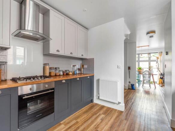 Kitchen (2).jpg