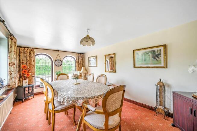 5 bed Detached for sale Image 5