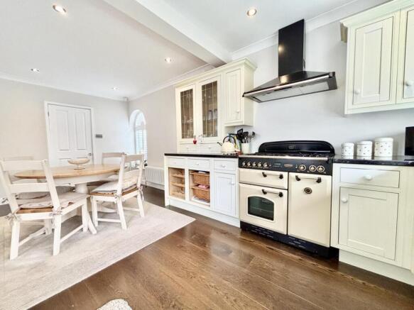 4 bed Detached for sale Image 10