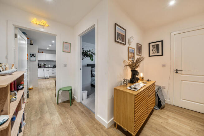 1425617-18-69b2e3...