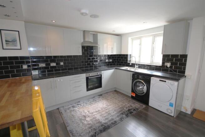Kitchen b.JPG