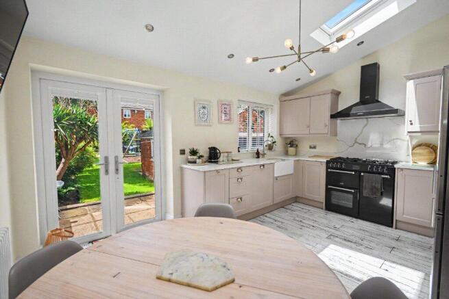3 bed Semi-Detached for sale Image 11