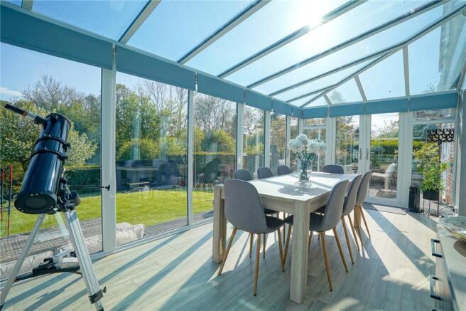 4 bed Bungalow for sale Image 10