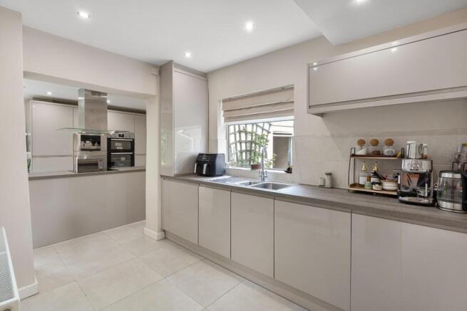 3 bed Semi-Detached for sale Image 7