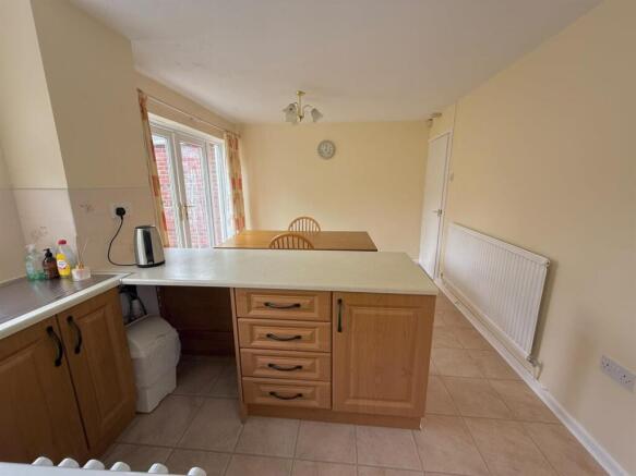 Pinecroft Avenue, Aberdare photo 5