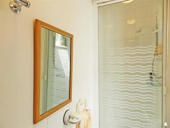 SHOWER ROOM 1