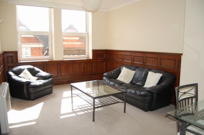 LOUNGE/DINING AREA