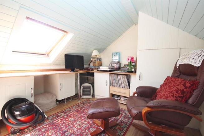 LOFT ROOM / OFFICE