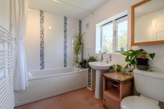 8460459-interior32.jpg