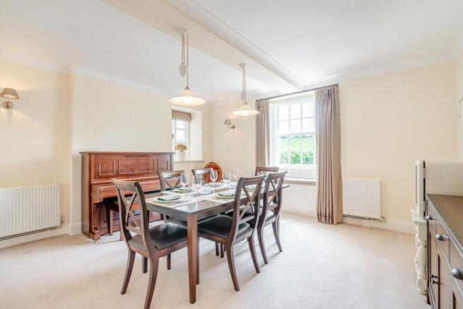 5 bed Detached for sale Image 11
