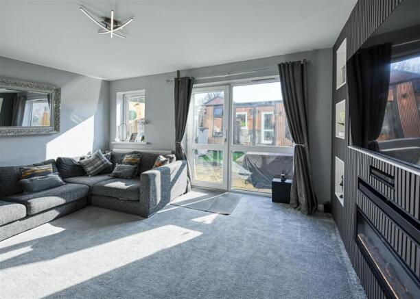 27 Alderton Drive-9.jpg