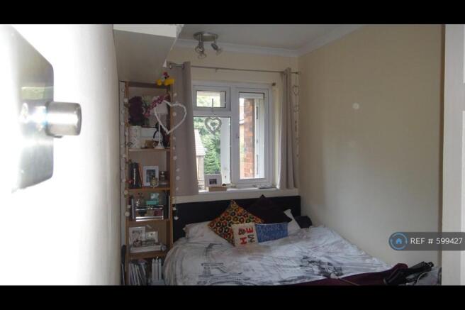 3) Double Bed Comfortably Fits
