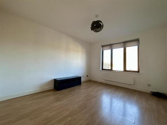 LOUNGE 3.jpeg