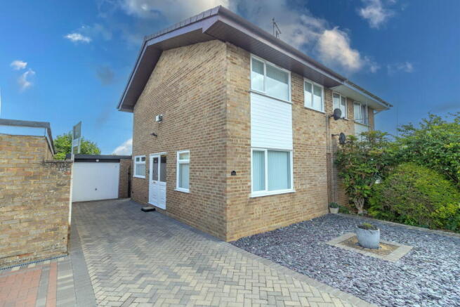 3-bed semi-detached on Meadow View, Potterspury, Towcester, NN12 7PJ, £325,000