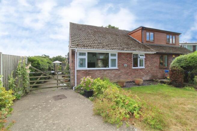 Front Garden/Garage