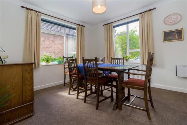 DINING ROOM/BEDROOM 