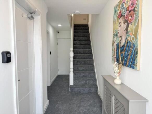 5 bed House to rent Image 4