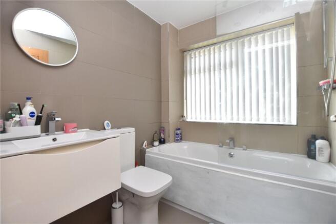 3 bed Town House for sale Image 8