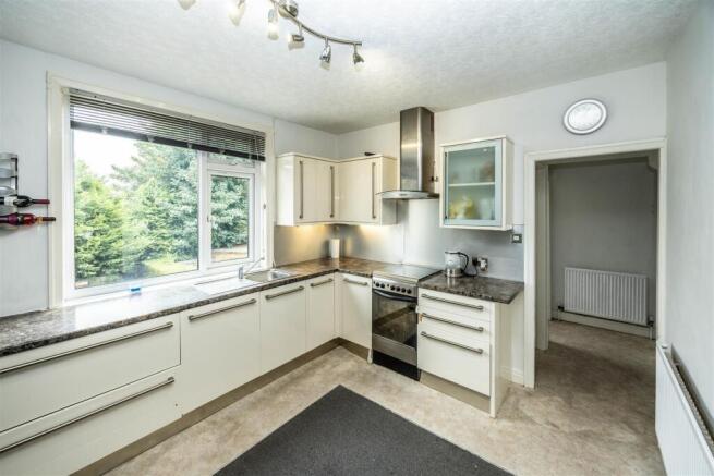 3 bed Terraced for sale Image 4