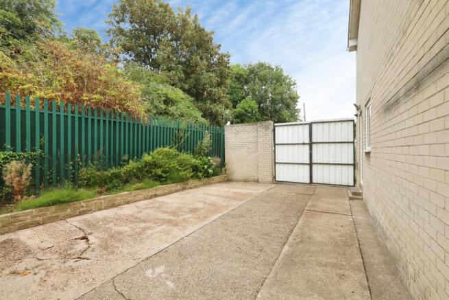 3 bed Semi-Detached for sale Image 12