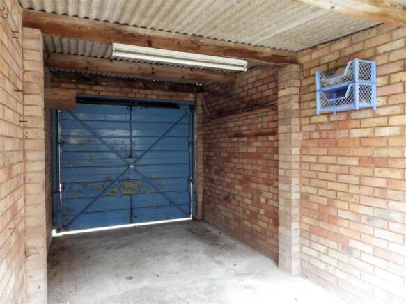 1.garage.JPG