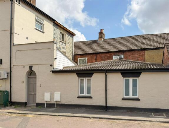 85b Fisherton front.jpg