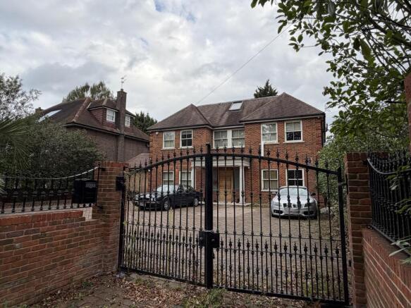 Willow End, Hendon Wood Lane, Barnet Gate, London, NW7 photo 4