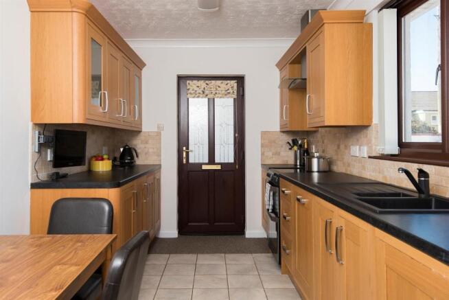 kitchen picture 2.jpg