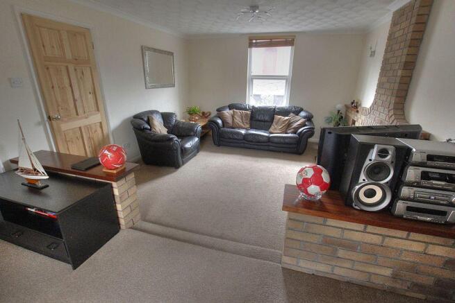 Living Room/Dining Area
