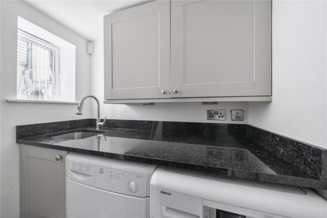 5 bed Terraced for sale Image 9