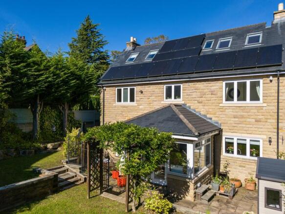 5 bed Detached for sale Image 5