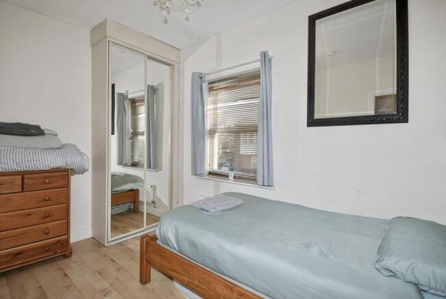 2 bed Flat for sale Image 10