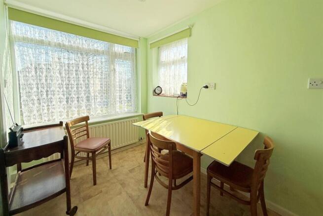 Alwyn, Kings Head Hill, Bridport, Dorset, DT6 3DZ photo 4