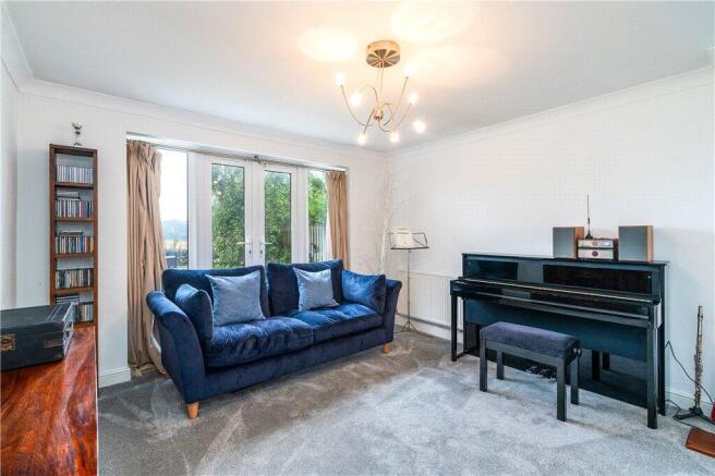 6 bed Detached for sale Image 10