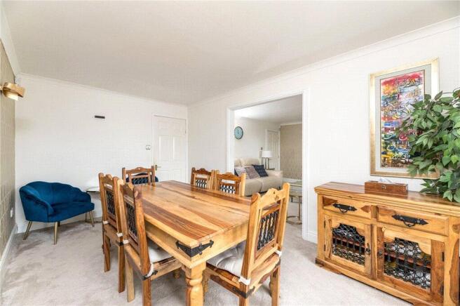 6 bed Detached for sale Image 7