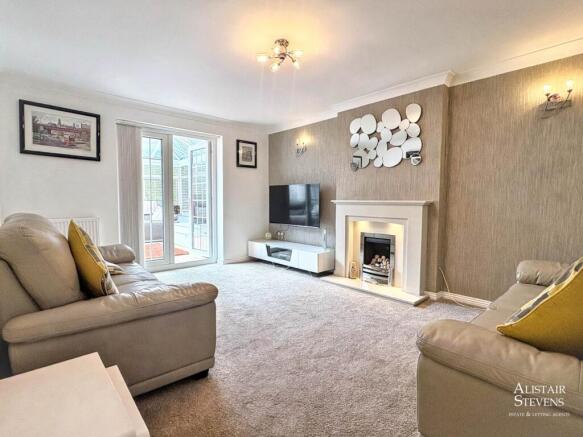 4 bed Detached for sale Image 4