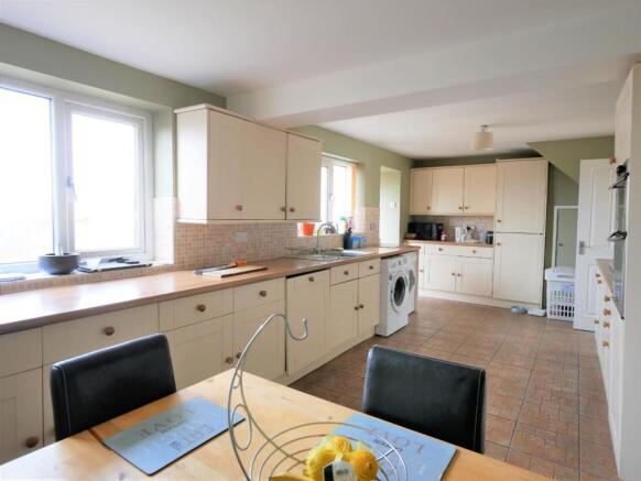 Kitchen/Breakfasting Room