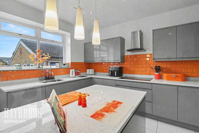 4 bed Cottage for sale Image 5