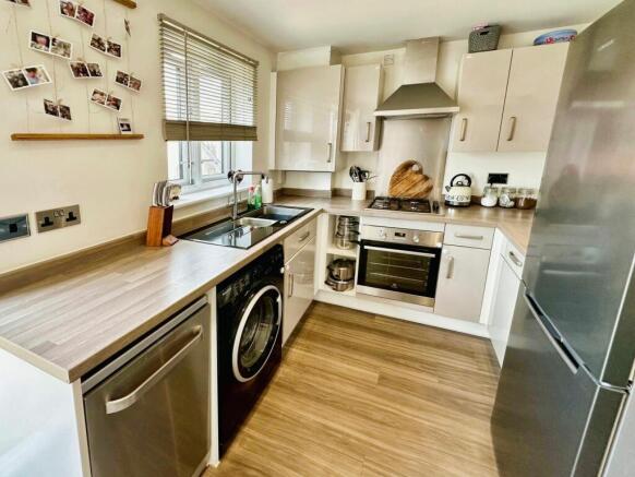 Kitchen/ Dining Space