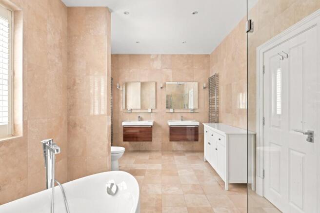 5 bed House to rent Image 10