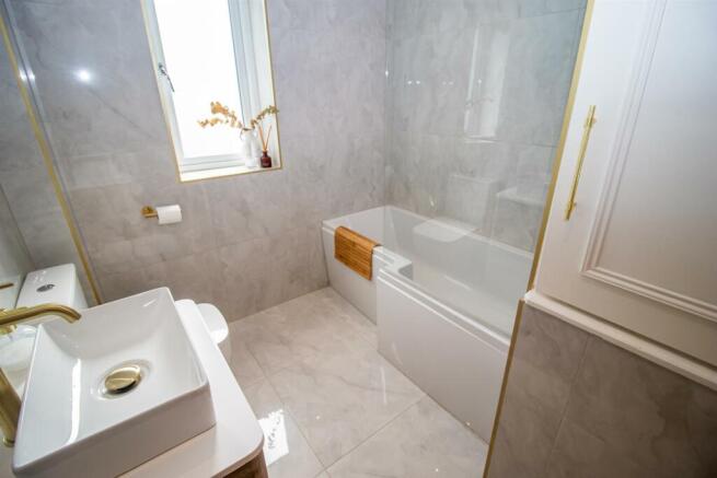 BATHROOM/W.C.