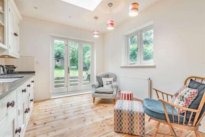 8571782-interior10.jpg