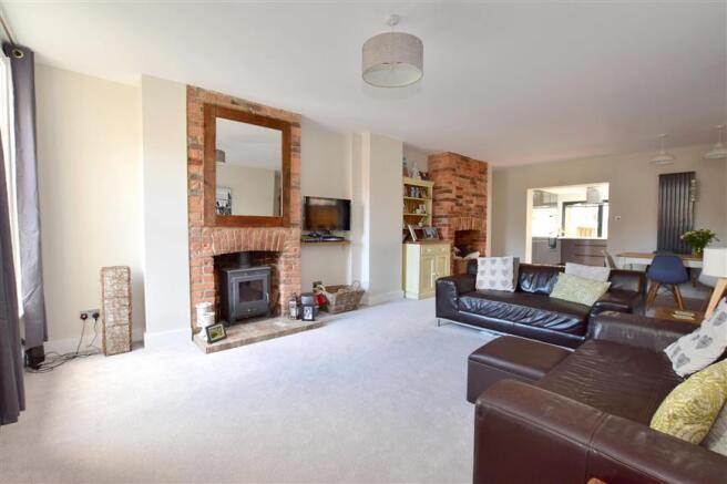 Lounge/ Dining Area