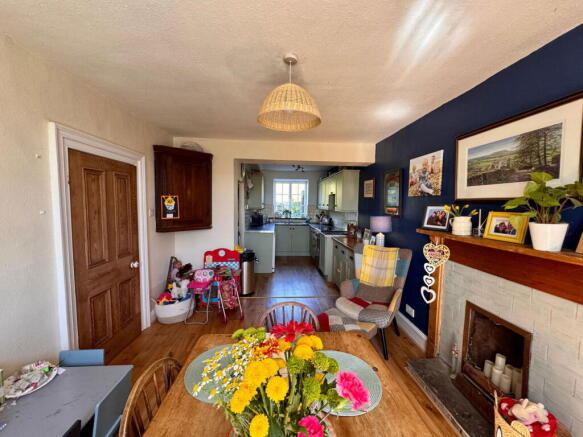 4 bed Detached for sale Image 9