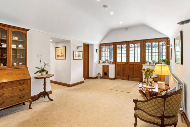 6 bed Detached for sale Image 5