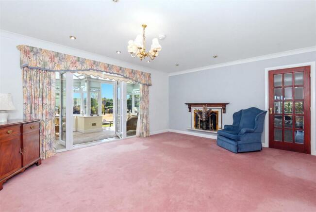 4 bed Detached for sale Image 11
