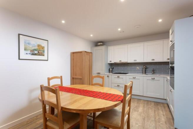 3 bed Apartment for sale Image 4