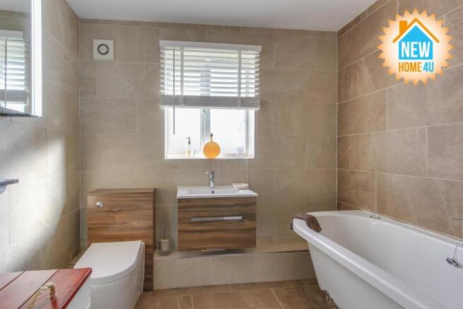 FAMILY BATHROOM:
