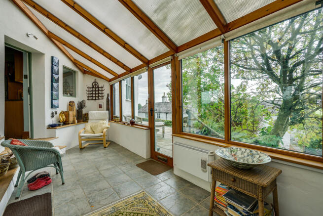Entrance Porch/Su...